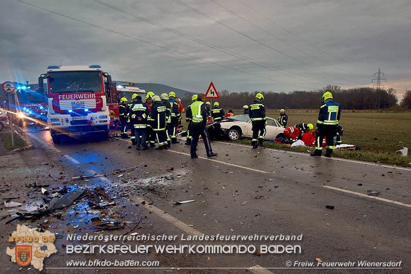 20161119 Schwerer Verkehrsunfall zwischen Tribuswinkel u. Schafflerhof-Siedlung  Foto: © FF Wienersdorf