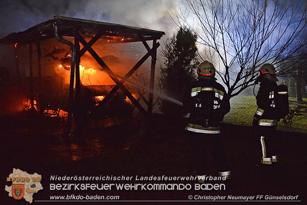 20161127 Vollbrand eines abgestellten Wohnmobils in Schönau a.d.Triesting Foto: © Christopher Neumayer 20161127 Vollbrand eines abgestellten Wohnmobils in Schönau a.d.Triesting Foto: © Christopher Neumayer