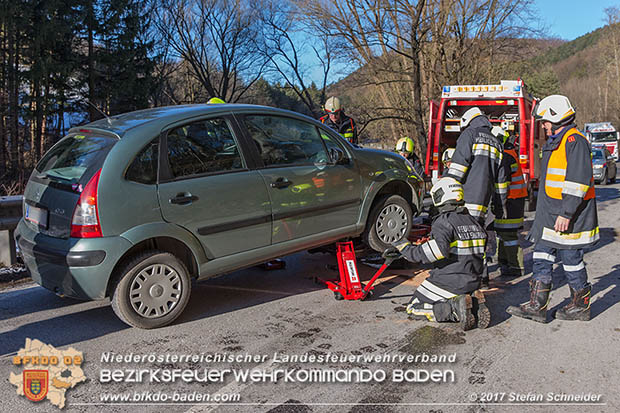 20170101 Verkehrsunfall auf der B210 im Helenental  Foto:  Stefan Schneider