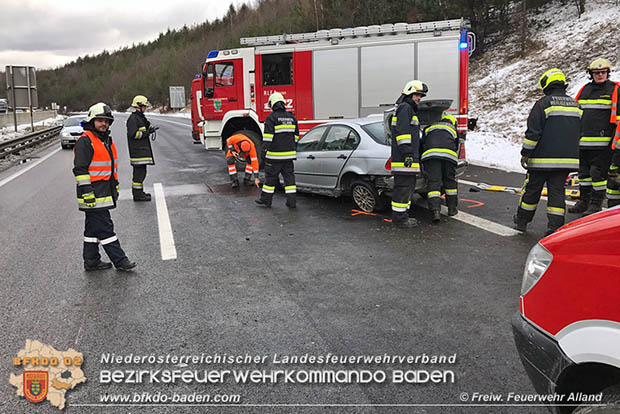 20170105 Verkehrsunfall A21 zwischen Mayerling und Heiligenkreuz RFb Wien  Foto: ©  Freiwillige Feuerwehr Alland