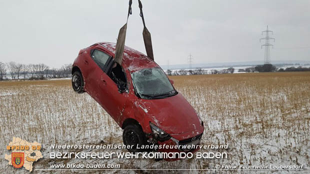 20170109 Fahrzeugberschlag auf der L4040 Richtung Sollenau  Foto:  Werner Heiden