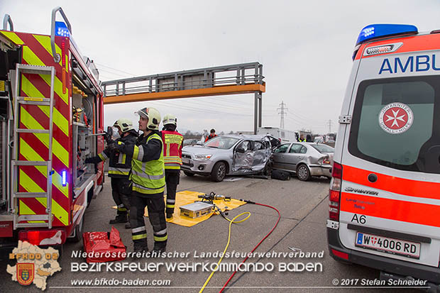 20170210 Massenunfall auf der A2 Sdautobahn RFb Wien  Foto:  Stefan Schneider BFK Baden