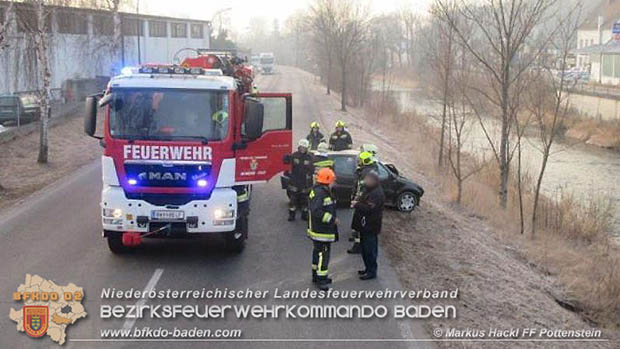 20170217 Verkehrsunfall auf der LB18 in Pottenstein  Foto: © ASB ÖA Markus Hackl