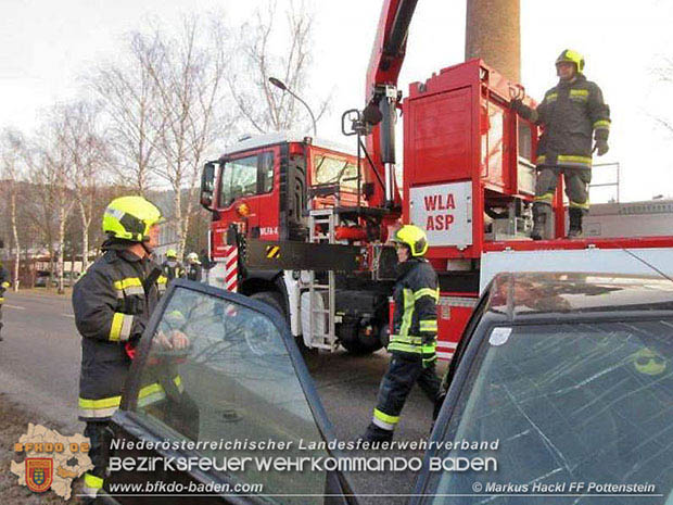 20170217 Verkehrsunfall auf der LB18 in Pottenstein  Foto: © ASB ÖA Markus Hackl