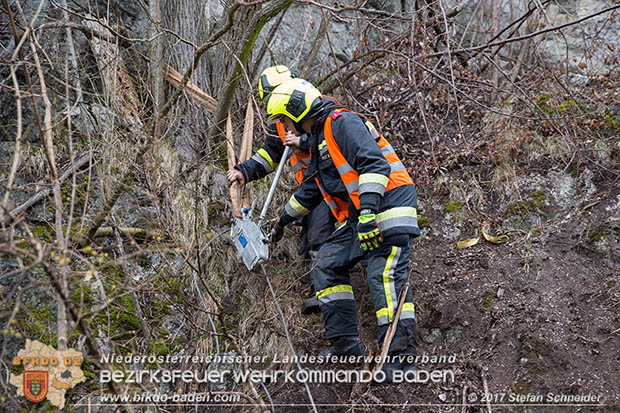 20170305 Feuerwehreinsatz nach Steinschlag im Helenental  Foto: © Stefan Schneider