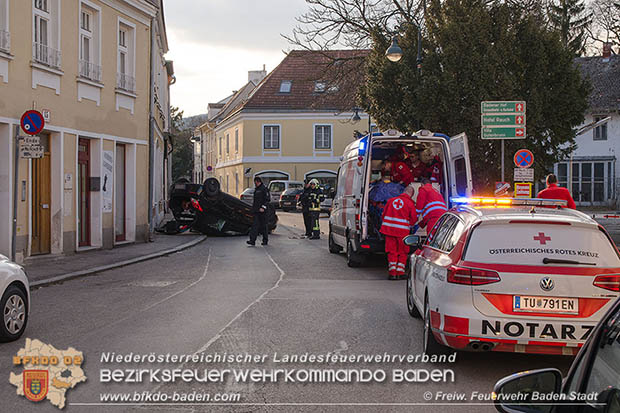 20170312 Fahrzeugüberschlag in der "30er Zone" in Baden Foto: © Freiwillige Feuerwehr Baden-Stadt 20170312 Fahrzeugüberschlag in der "30er Zone" in Baden Foto: © Freiwillige Feuerwehr Baden-Stadt