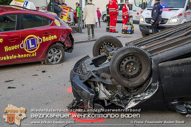 20170312 Fahrzeugberschlag in der "30er Zone" in Baden  Foto:  Freiwillige Feuerwehr Baden-Stadt