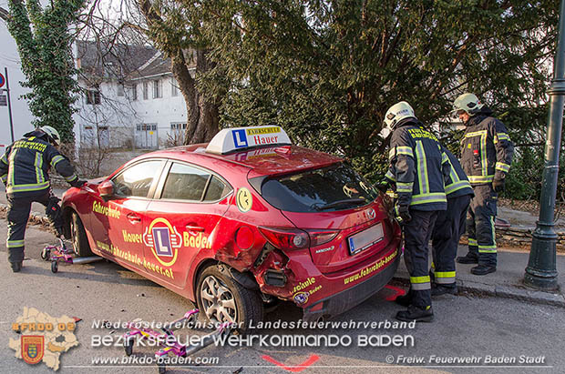 20170312 Fahrzeugberschlag in der "30er Zone" in Baden  Foto:  Freiwillige Feuerwehr Baden-Stadt