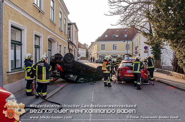 20170312 Fahrzeugberschlag in der "30er Zone" in Baden  Foto:  Freiwillige Feuerwehr Baden-Stadt