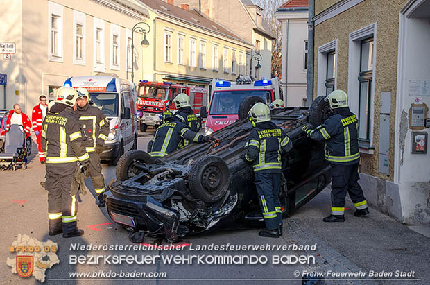 20170312 Fahrzeugberschlag in der "30er Zone" in Baden  Foto:  Freiwillige Feuerwehr Baden-Stadt