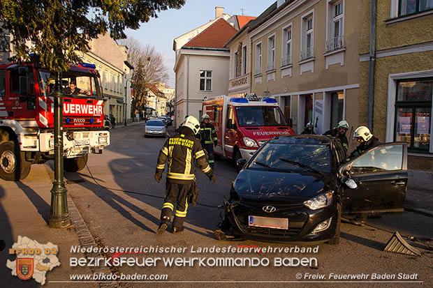 20170312 Fahrzeugberschlag in der "30er Zone" in Baden  Foto:  Freiwillige Feuerwehr Baden-Stadt