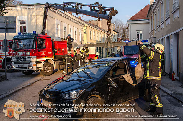 20170312 Fahrzeugberschlag in der "30er Zone" in Baden  Foto:  Freiwillige Feuerwehr Baden-Stadt