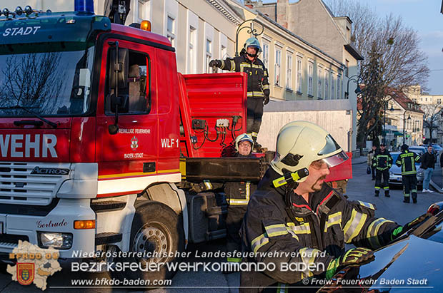 20170312 Fahrzeugberschlag in der "30er Zone" in Baden  Foto:  Freiwillige Feuerwehr Baden-Stadt