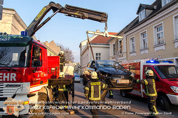 20170312 Fahrzeugberschlag in der "30er Zone" in Baden  Foto:  Freiwillige Feuerwehr Baden-Stadt