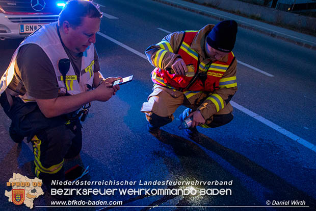 20170313 unbekannter ausgelaufener Schadstoff in Kottingbrunn  Foto: © Daniel Wirth