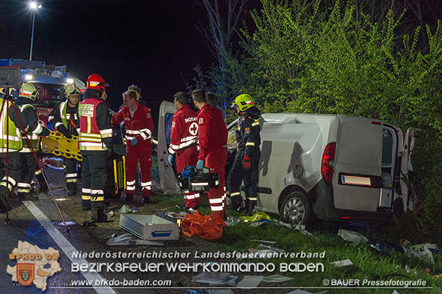 20170413 Schwerer Verkehrsufall auf der L156 Traiskirchen-Trumau  Foto:  BAUER Pressefotografie
