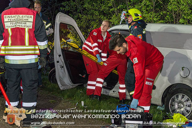 20170413 Schwerer Verkehrsufall auf der L156 Traiskirchen-Trumau  Foto:  BAUER Pressefotografie