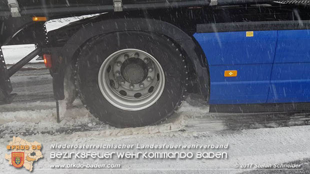 20170419 Verkehrschaos auf der A21 zwischen Alland und Hochstra  Foto:  Stefan Schneider BFK Baden