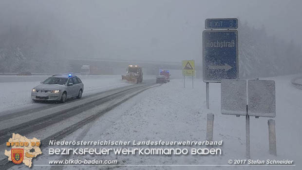 20170419 Verkehrschaos auf der A21 zwischen Alland und Hochstra  Foto:  Stefan Schneider BFK Baden