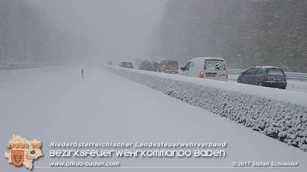 20170419 Verkehrschaos auf der A21 zwischen Alland und Hochstra  Foto:  Stefan Schneider BFK Baden