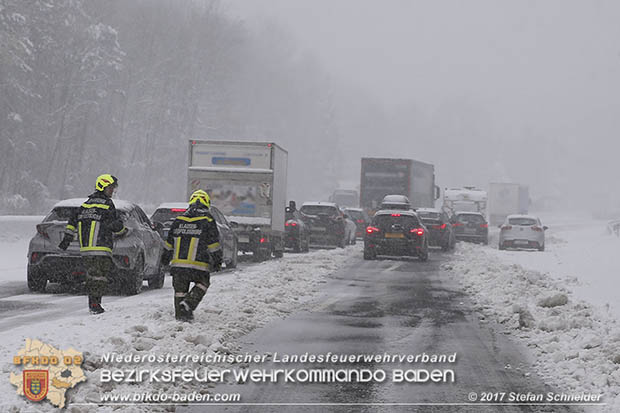 20170419 Verkehrschaos auf der A21 zwischen Alland und Hochstra  Foto:  Stefan Schneider BFK Baden