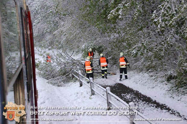 20170420 Groes Aufrumen nach dem Schneechaos auch im Triestingtal  Foto: ASB A Markus Hackl FF Pottenstein