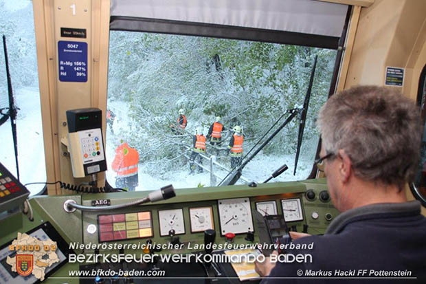 20170420 Groes Aufrumen nach dem Schneechaos auch im Triestingtal  Foto: ASB A Markus Hackl FF Pottenstein