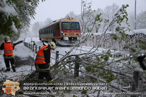 20170420 Groes Aufrumen nach dem Schneechaos auch im Triestingtal  Foto: ASB A Markus Hackl FF Pottenstein