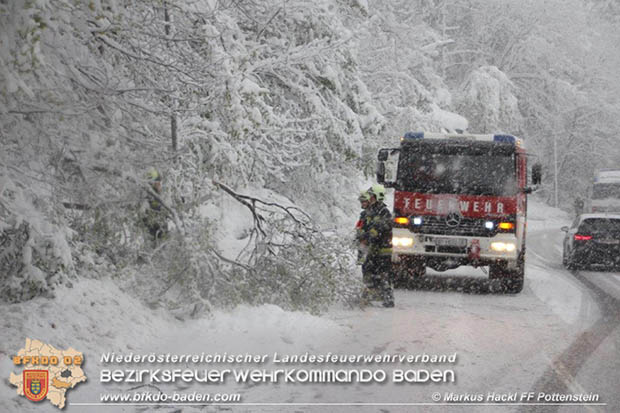 20170420 Groes Aufrumen nach dem Schneechaos auch im Triestingtal  Foto: ASB A Markus Hackl FF Pottenstein