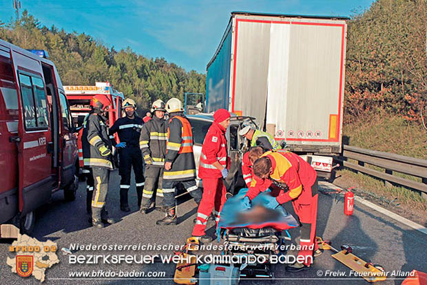 20170425 Auffahrunfall auf der A21 zwischen Heiligenkreuz und Mayerling fordert Todesopfer  Foto: © Freiwillige Feuerwehr Alland