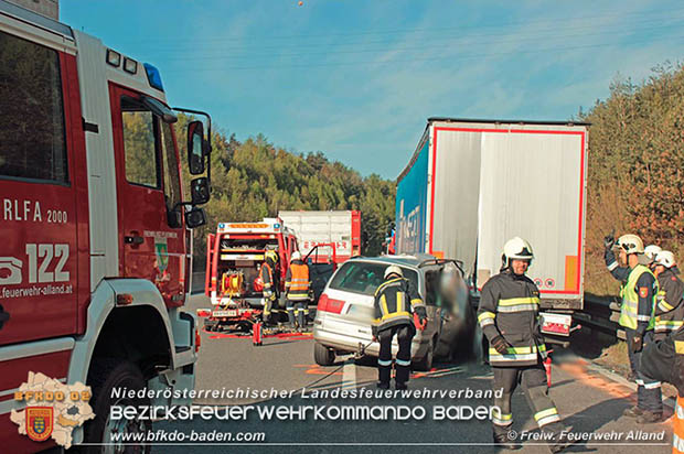 20170425 Auffahrunfall auf der A21 zwischen Heiligenkreuz und Mayerling fordert Todesopfer  Foto: © Freiwillige Feuerwehr Alland