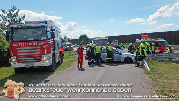20170514 Fahrzeugberschlag auf der A2 zwischen Baden und Traiskirchen  Foto:  Stefan Wagner FF Baden-Leesdorf