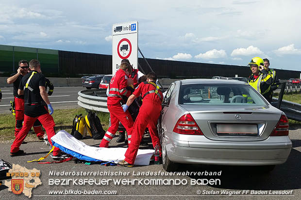 20170514 Fahrzeugberschlag auf der A2 zwischen Baden und Traiskirchen  Foto:  Stefan Wagner FF Baden-Leesdorf