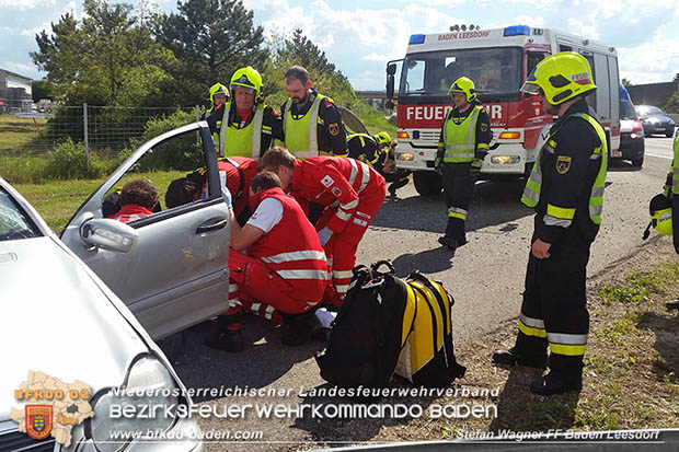 20170514 Fahrzeugberschlag auf der A2 zwischen Baden und Traiskirchen  Foto:  Stefan Wagner FF Baden-Leesdorf