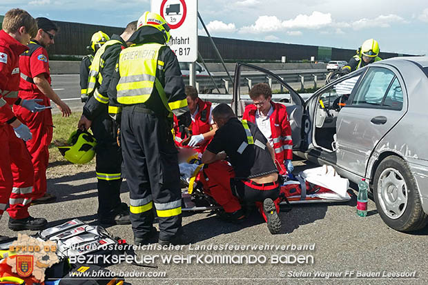 20170514 Fahrzeugberschlag auf der A2 zwischen Baden und Traiskirchen  Foto:  Stefan Wagner FF Baden-Leesdorf