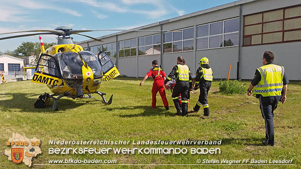 20170514 Fahrzeugüberschlag auf der A2 zwischen Baden und Traiskirchen Foto: © Stefan Wagner FF Baden-Leesdorf 20170514 Fahrzeugüberschlag auf der A2 zwischen Baden und Traiskirchen Foto: © Stefan Wagner FF Baden-Leesdorf