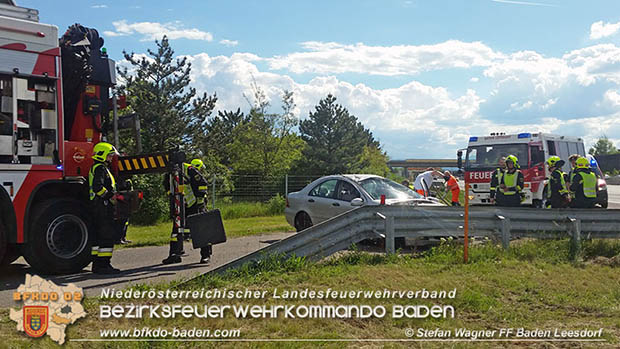 20170514 Fahrzeugberschlag auf der A2 zwischen Baden und Traiskirchen  Foto:  Stefan Wagner FF Baden-Leesdorf