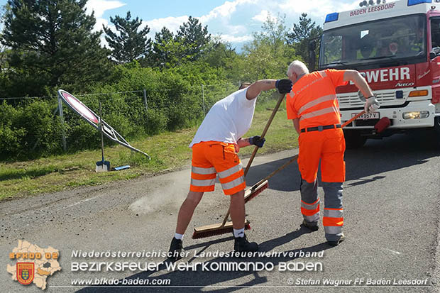 20170514 Fahrzeugberschlag auf der A2 zwischen Baden und Traiskirchen  Foto:  Stefan Wagner FF Baden-Leesdorf