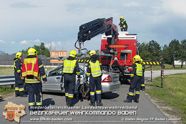 20170514 Fahrzeugberschlag auf der A2 zwischen Baden und Traiskirchen  Foto:  Stefan Wagner FF Baden-Leesdorf