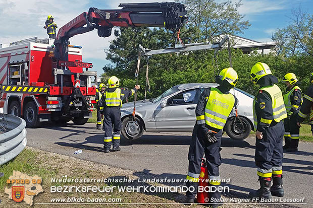 20170514 Fahrzeugberschlag auf der A2 zwischen Baden und Traiskirchen  Foto:  Stefan Wagner FF Baden-Leesdorf