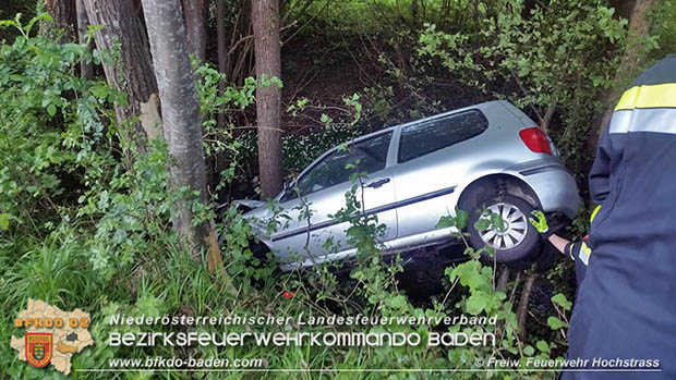 20170519 Lenker/in verlsst Unfallstelle auf der L125 bei Hochstra  Foto:  FF Hochstra