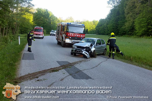 20170519 Lenker/in verlsst Unfallstelle auf der L125 bei Hochstra  Foto:  FF Hochstra