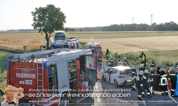 20170613 Schwerer Verkehrsunfall auf der LB60 zwsichen Unterwaltersdorf und Reisenberg  Foto: © Hubert Wagner FF Unterwaltersdorf