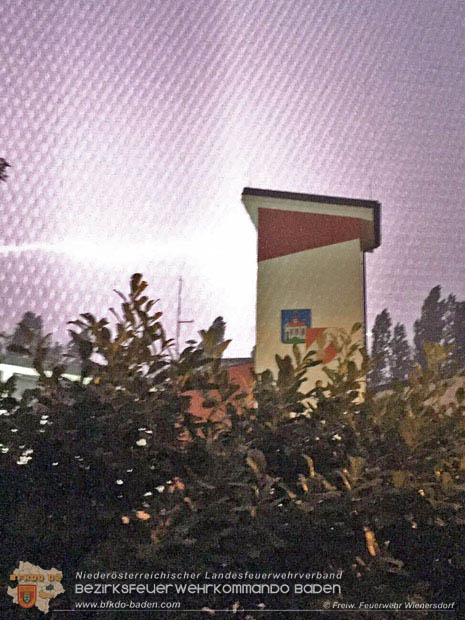 20170710 Einer der unzähligen Blitze schlug auch in das Feuerwehrhaus Wienersdorf ein 20170710 Einer der unzähligen Blitze schlug auch in das Feuerwehrhaus Wienersdorf ein