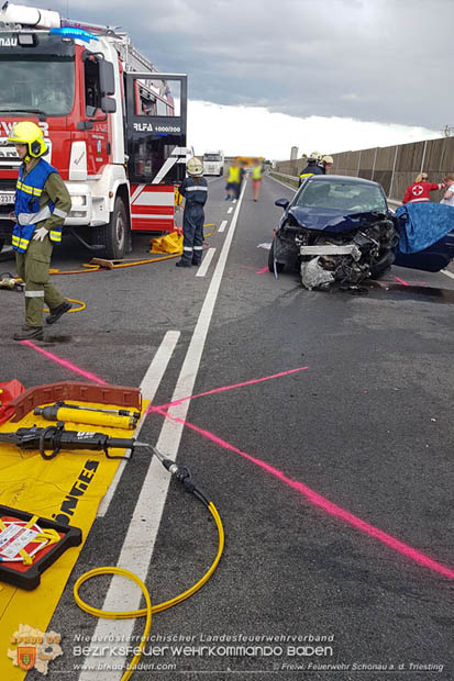 20170712 Verkehrsunfall mit tödlichem Ausgang auf der LB17 bei Schönau a.d.Triesting Foto: © FF Schönau 20170712 Verkehrsunfall mit tödlichem Ausgang auf der LB17 bei Schönau a.d.Triesting Foto: © FF Schönau