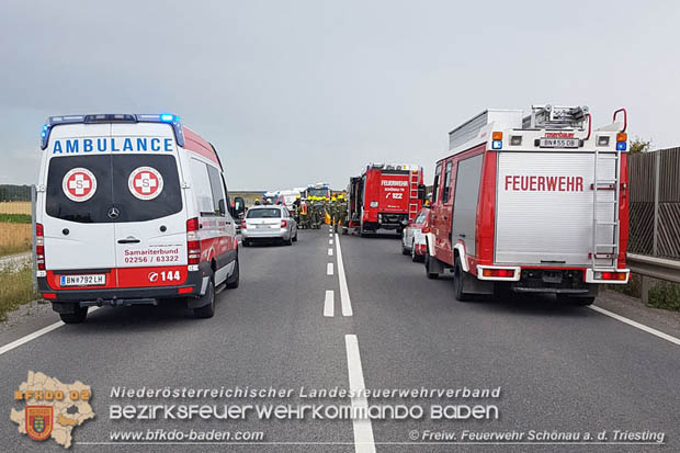 20170712 Verkehrsunfall mit tödlichem Ausgang auf der LB17 bei Schönau a.d.Triesting Foto: © FF Schönau 20170712 Verkehrsunfall mit tödlichem Ausgang auf der LB17 bei Schönau a.d.Triesting Foto: © FF Schönau