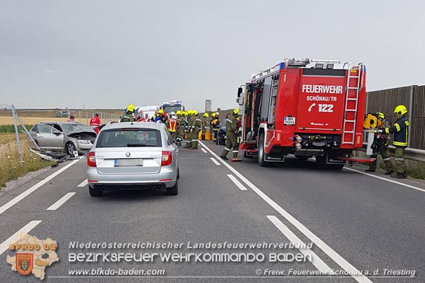 20170712 Verkehrsunfall mit tödlichem Ausgang auf der LB17 bei Schönau a.d.Triesting Foto: © FF Schönau 20170712 Verkehrsunfall mit tödlichem Ausgang auf der LB17 bei Schönau a.d.Triesting Foto: © FF Schönau