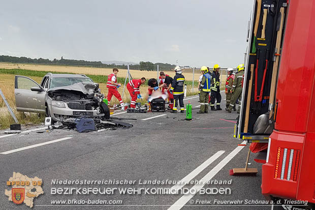 20170712 Verkehrsunfall mit tödlichem Ausgang auf der LB17 bei Schönau a.d.Triesting Foto: © FF Schönau 20170712 Verkehrsunfall mit tödlichem Ausgang auf der LB17 bei Schönau a.d.Triesting Foto: © FF Schönau