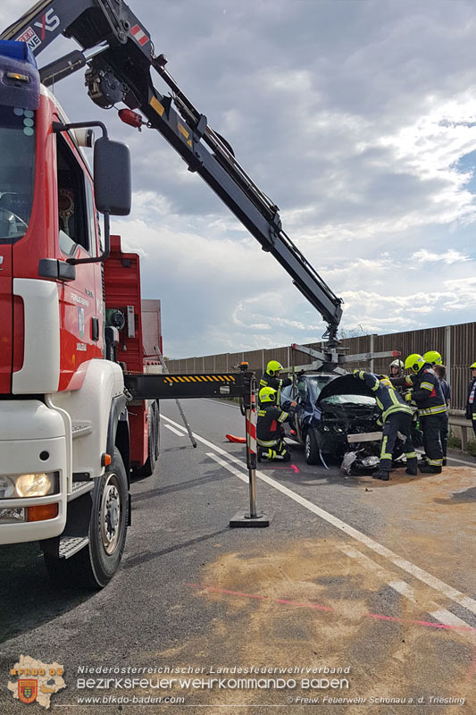 20170712 Verkehrsunfall mit tödlichem Ausgang auf der LB17 bei Schönau a.d.Triesting Foto: © FF Schönau 20170712 Verkehrsunfall mit tödlichem Ausgang auf der LB17 bei Schönau a.d.Triesting Foto: © FF Schönau