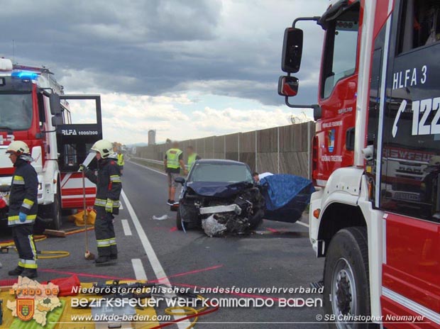 20170712 Verkehrsunfall mit tödlichem Ausgang auf der LB17 bei Schönau a.d.Triesting Foto: © FF Günselsdorf/Christopher Neumayer 20170712 Verkehrsunfall mit tödlichem Ausgang auf der LB17 bei Schönau a.d.Triesting Foto: © FF Günselsdorf/Christopher Neumayer